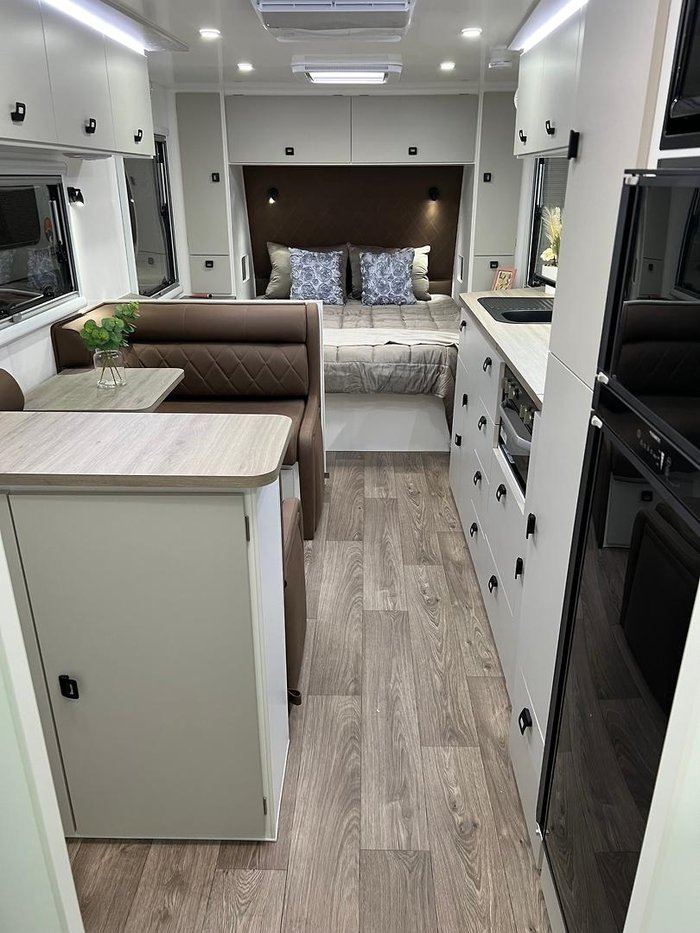 2025 Design RV Forerunner Van 5-2+ 21'