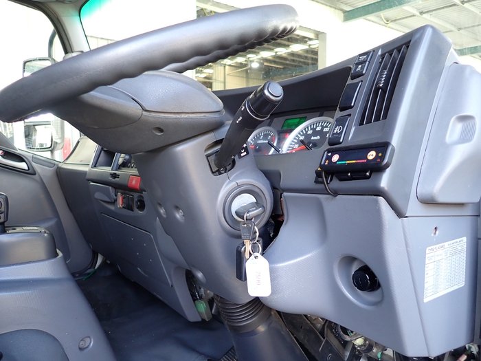 2018 ISUZU NPR 65-190 WHITE