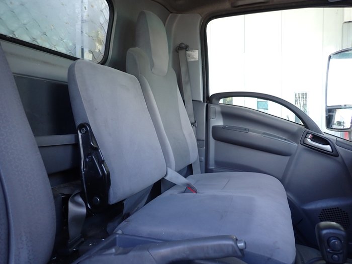 2018 ISUZU NPR 65-190 WHITE