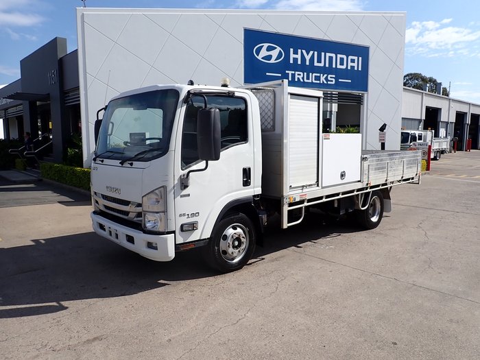 2018 ISUZU NPR 65-190 WHITE