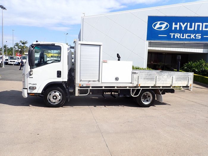 2018 ISUZU NPR 65-190 WHITE
