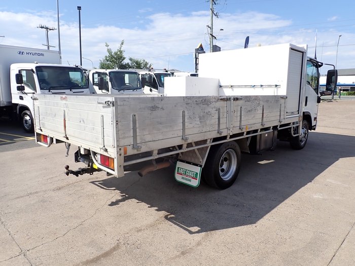 2018 ISUZU NPR 65-190 WHITE