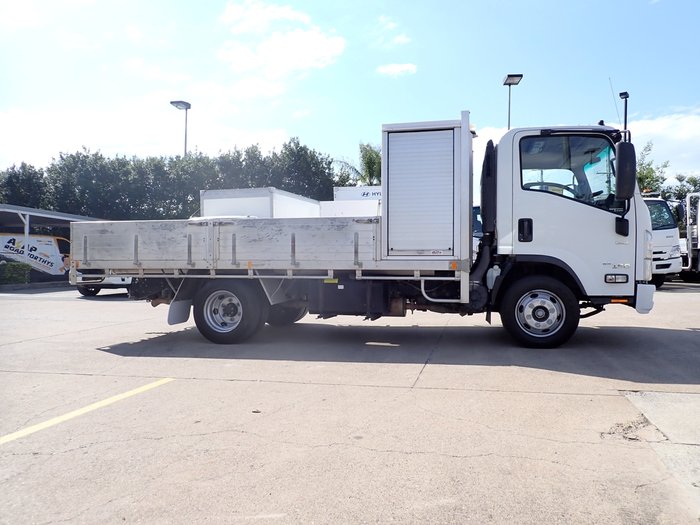 2018 ISUZU NPR 65-190 WHITE