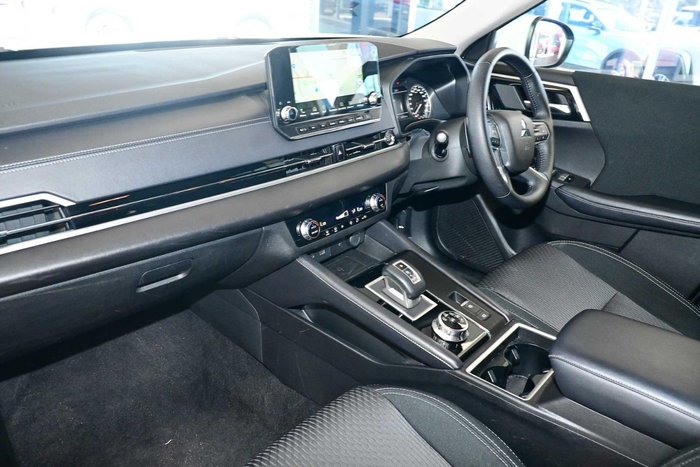 2024 Mitsubishi Outlander LS