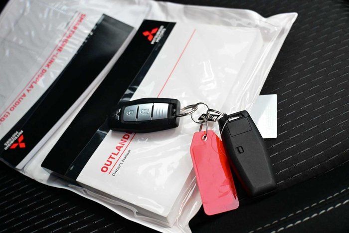 2024 Mitsubishi Outlander LS