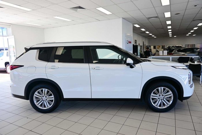 2024 Mitsubishi Outlander LS