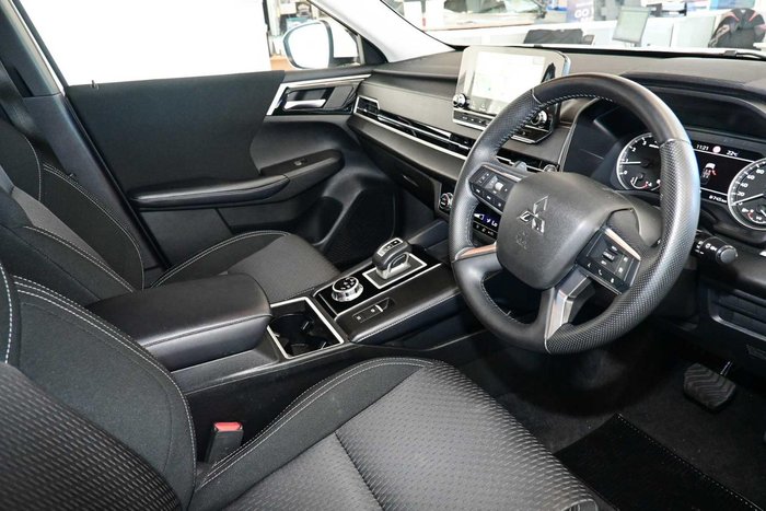 2024 Mitsubishi Outlander LS