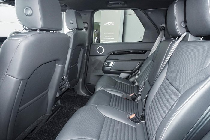 2025 Land Rover Discovery D350 S