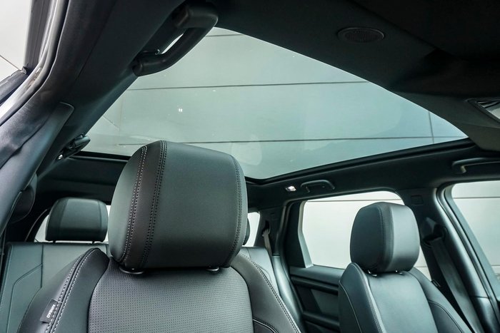 2024 Land Rover Discovery Sport P300e Dynamic SE