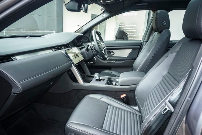 2024 Land Rover Discovery Sport P300e Dynamic SE