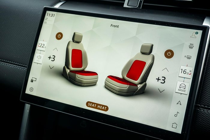 2024 Land Rover Discovery Sport P300e Dynamic SE