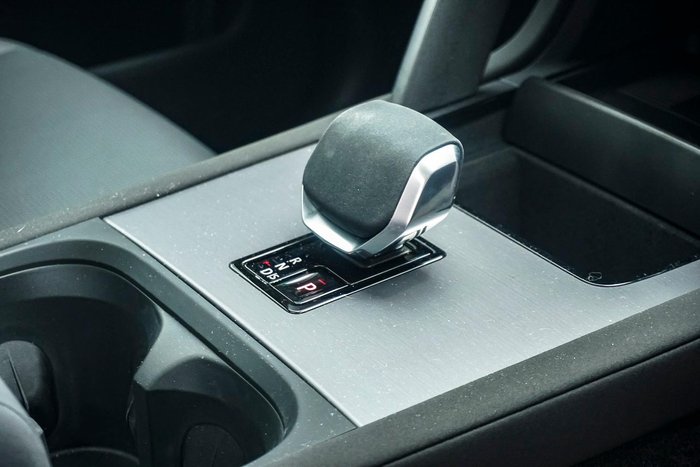 2024 Land Rover Discovery Sport P300e Dynamic SE