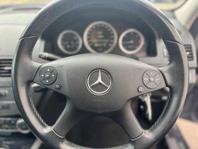 MERCEDES-BENZ C220