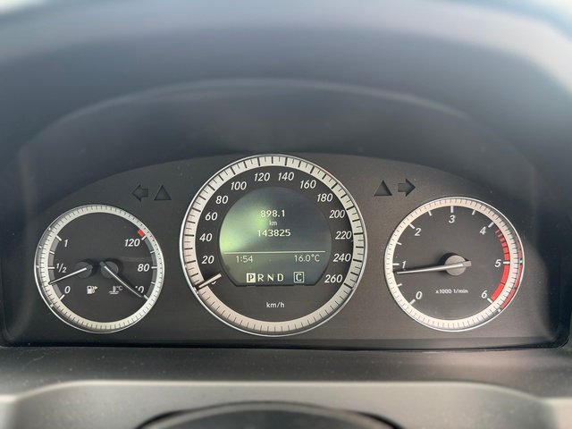MERCEDES-BENZ C220