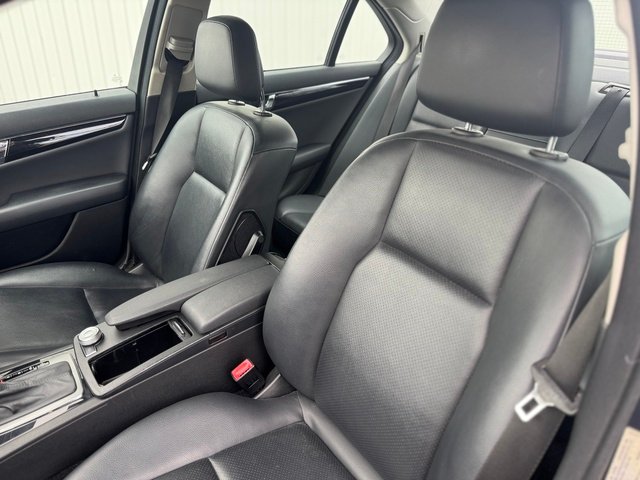 MERCEDES-BENZ C220
