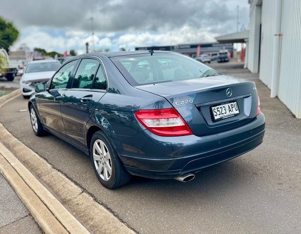 MERCEDES-BENZ C220