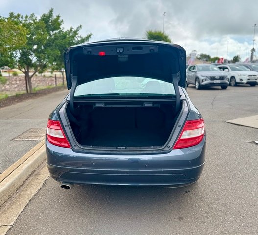 MERCEDES-BENZ C220