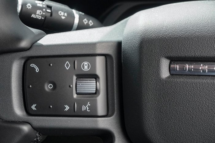 2024 Land Rover Defender 90 P400 X-Dynamic SE