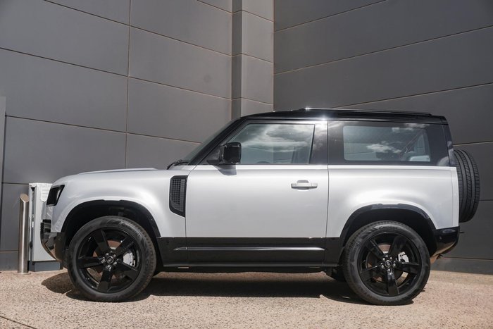 2024 Land Rover Defender 90 P400 X-Dynamic SE