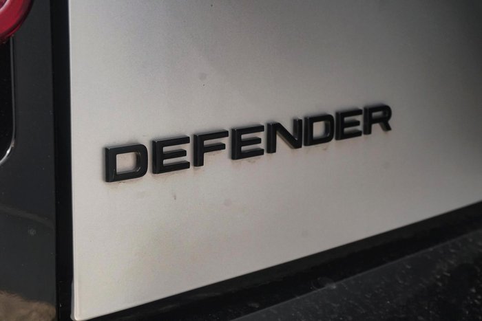 2024 Land Rover Defender 90 P400 X-Dynamic SE
