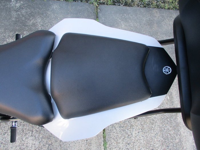 2011 YAMAHA FZ8N WHITE