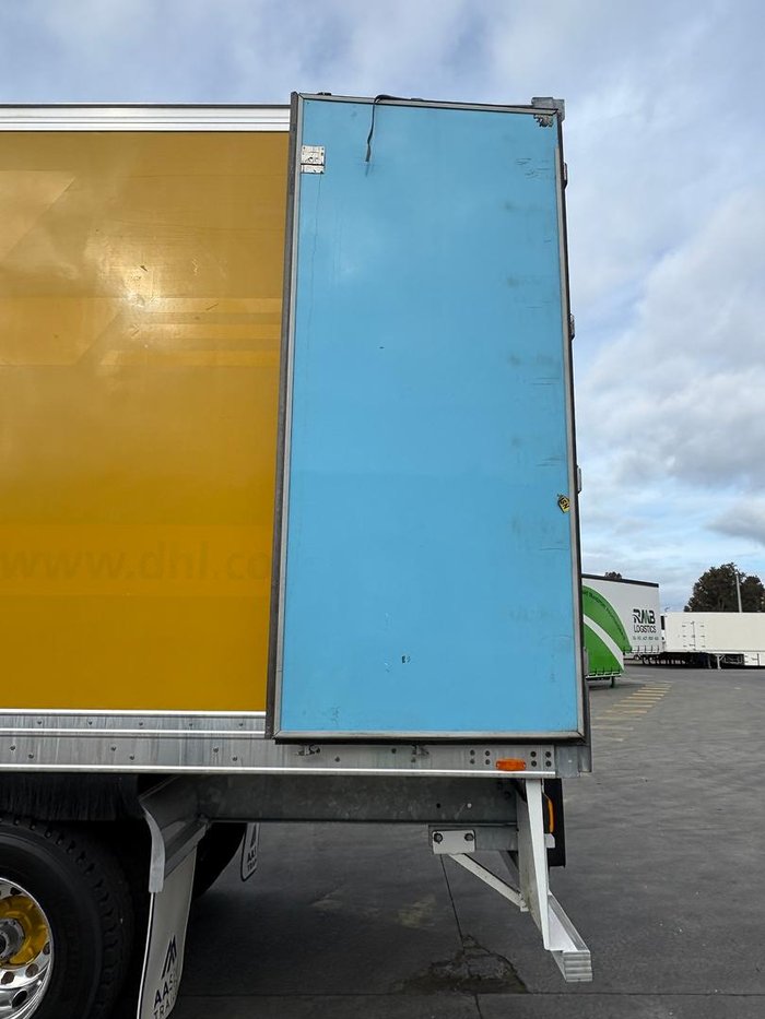 2011 Maxitrans St3 Od 24 Pallet -18 High Cube Reefer