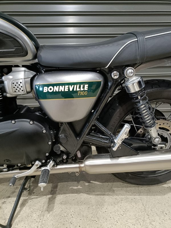 2021 Triumph STREET TWIN GOLDLINE GREEN