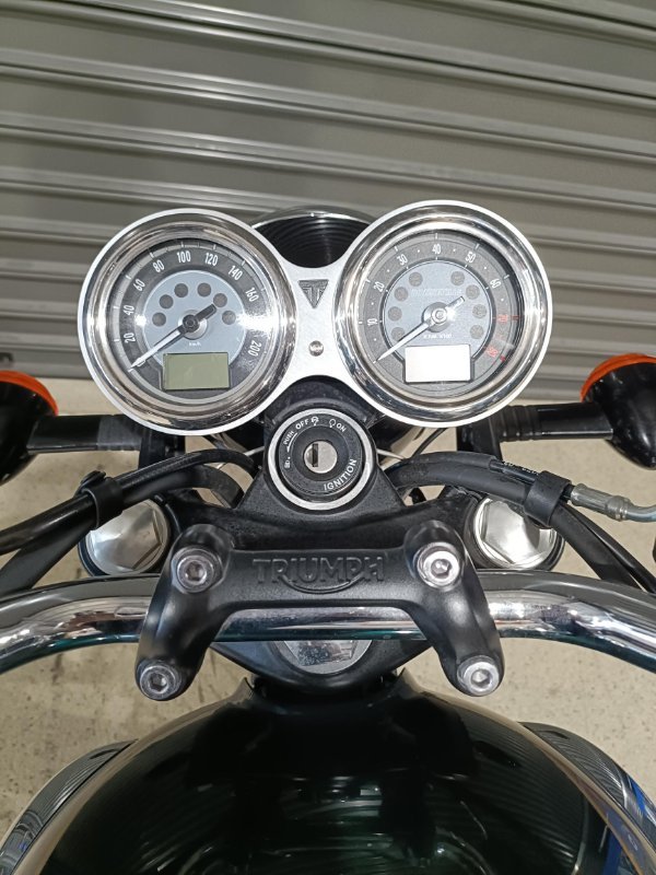 2021 Triumph STREET TWIN GOLDLINE GREEN