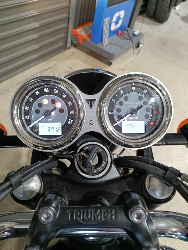 2021 Triumph STREET TWIN GOLDLINE GREEN
