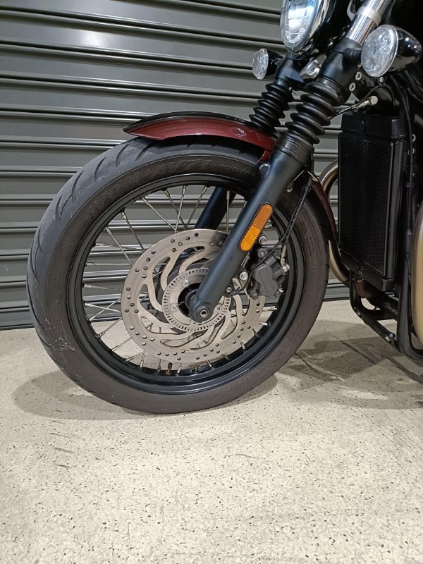 2017 Triumph BONNEVILLE BOBBER RED