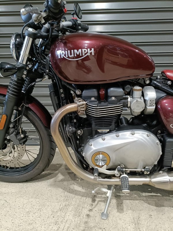 2017 Triumph BONNEVILLE BOBBER RED