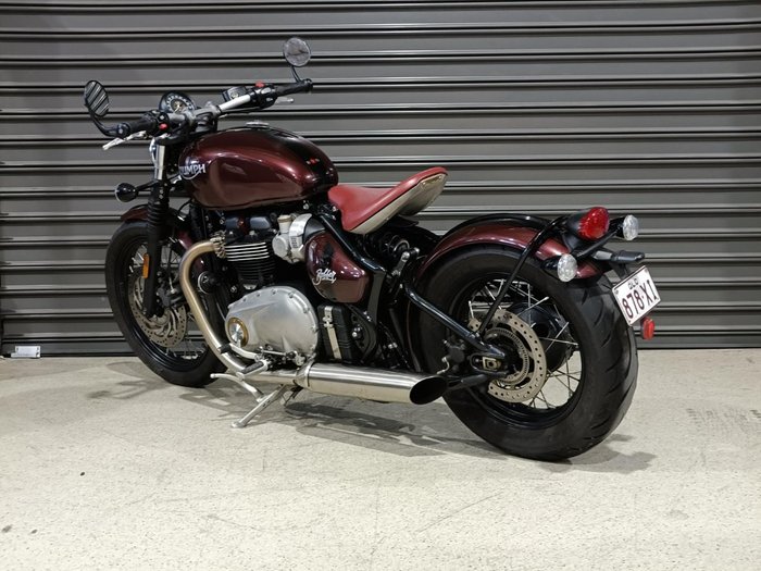 2017 Triumph BONNEVILLE BOBBER RED