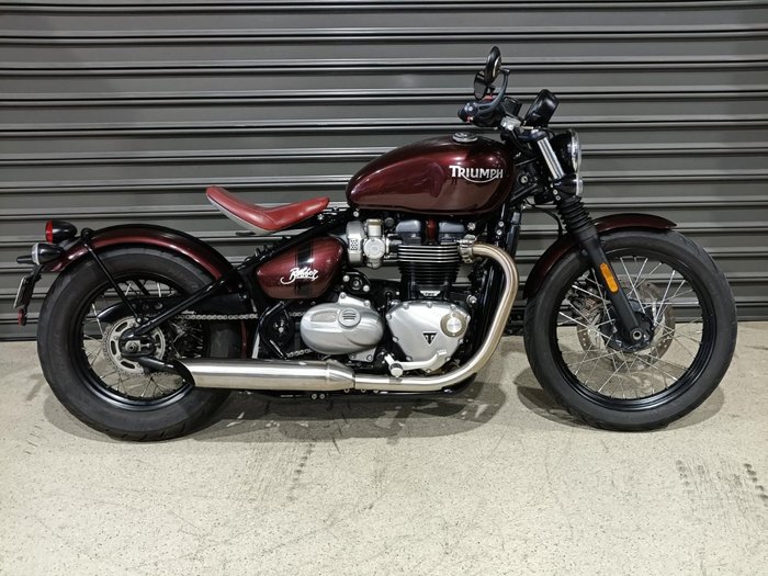 2017 Triumph BONNEVILLE BOBBER RED