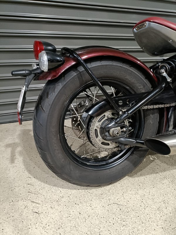 2017 Triumph BONNEVILLE BOBBER RED
