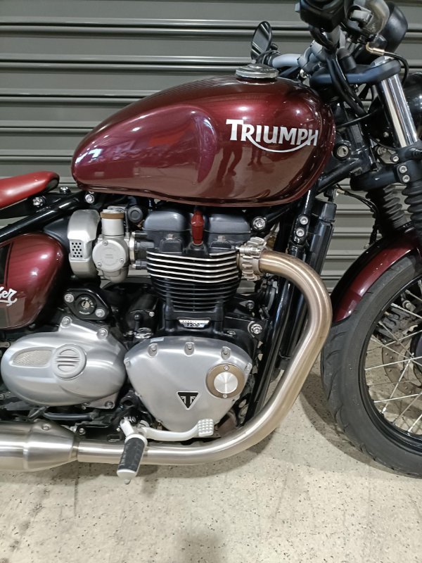 2017 Triumph BONNEVILLE BOBBER RED
