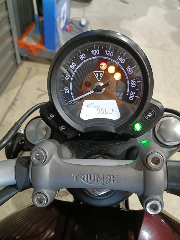 2017 Triumph BONNEVILLE BOBBER RED