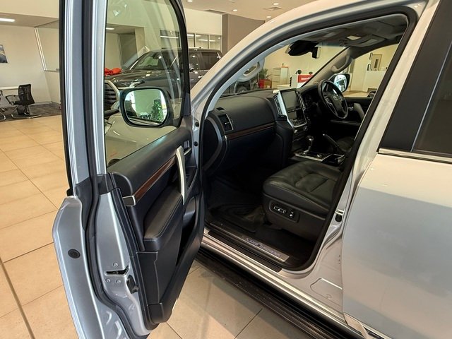 2020 Toyota LANDCRUISER