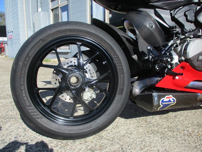 2021 DUCATI PANIGALE V2 RED