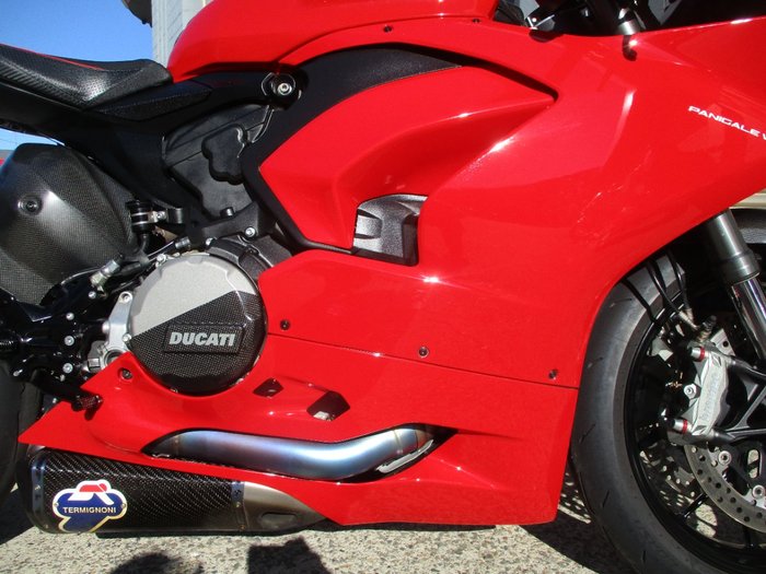 2021 DUCATI PANIGALE V2 RED