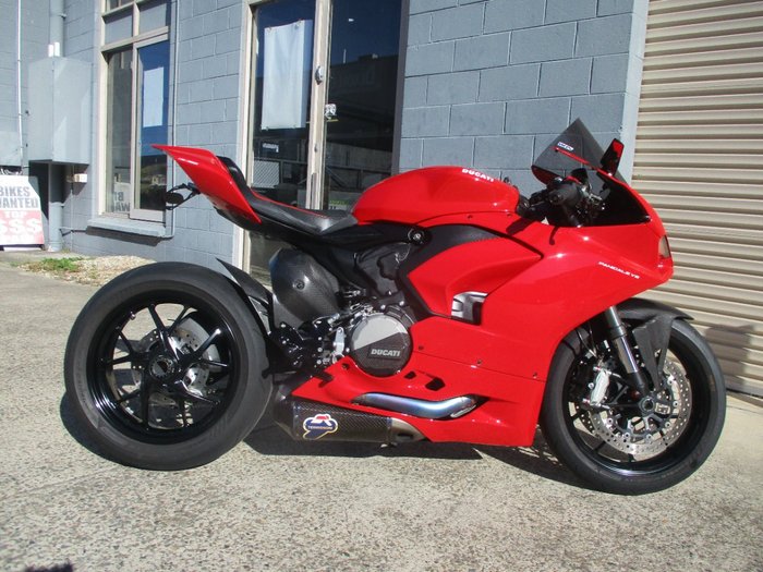 2021 DUCATI PANIGALE V2 RED