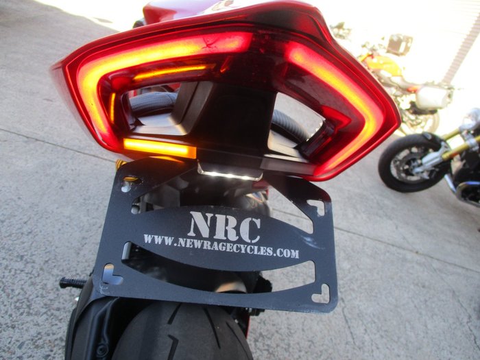 2021 DUCATI PANIGALE V2 RED