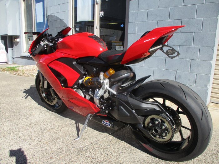 2021 DUCATI PANIGALE V2 RED