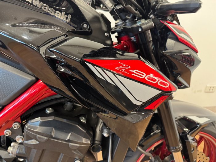 2024 Kawasaki Z900 (ZR900) Black / Red