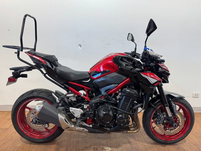 2024 Kawasaki Z900 (ZR900) Black / Red