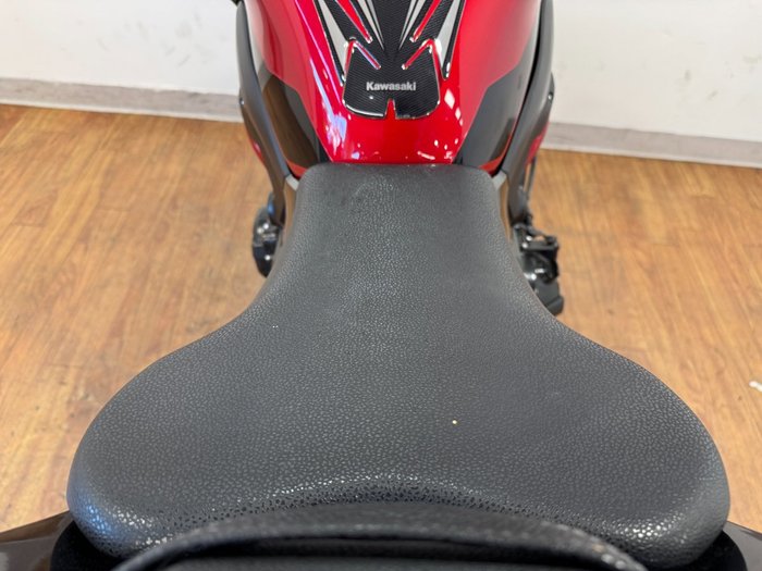 2024 Kawasaki Z900 (ZR900) Black / Red
