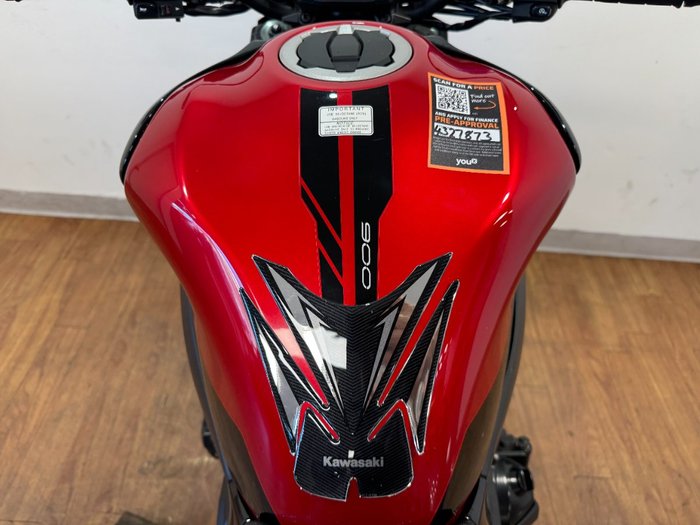 2024 Kawasaki Z900 (ZR900) Black / Red