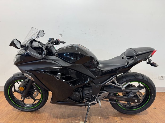 2013 Kawasaki NINJA 300 SE ABS GREEN