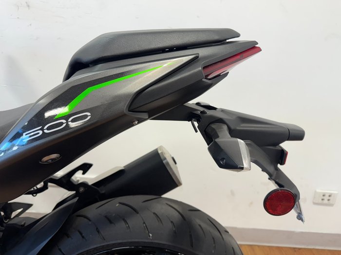 2024 Kawasaki Z500 Black
