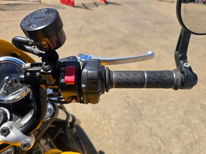 2017 TRIUMPH STREET CUP Yellow