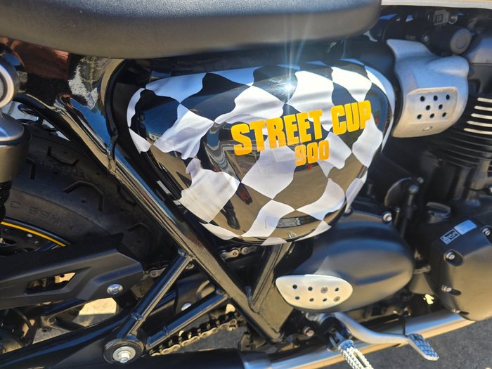 2017 TRIUMPH STREET CUP Yellow